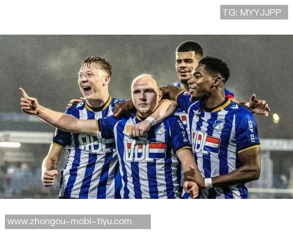 埃因霍温逆转战胜对手豪取11连胜领跑荷甲领先优势扩大至12分